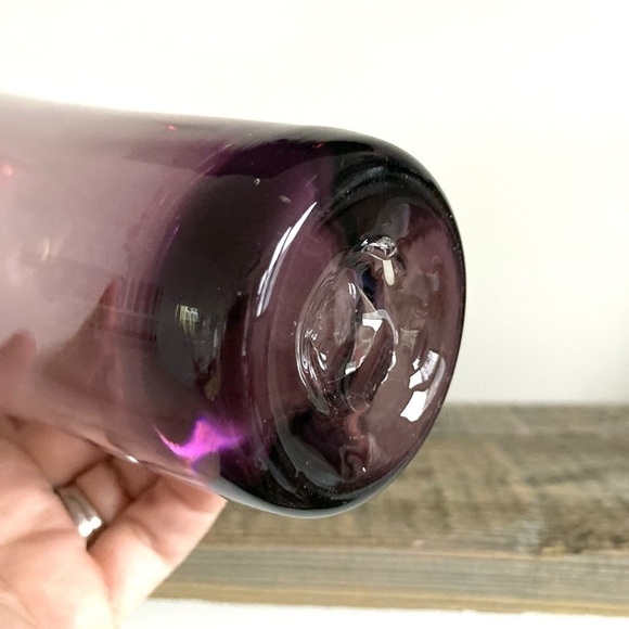 Purple hand blown art glass vase - Picture 5 of 6